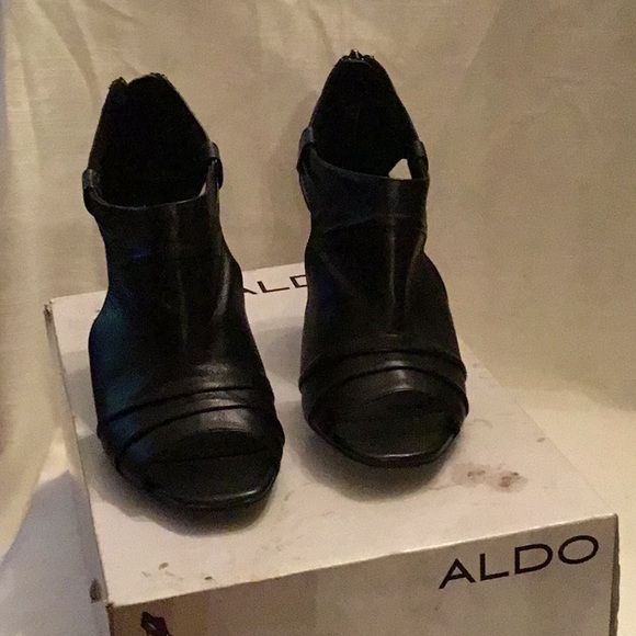 Open toe Black Heel - Picture 2 of 4